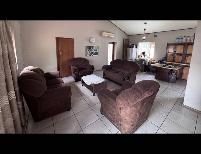 4 BEDROOM FREESTANDING FOR SALE IN VAN RIEBEECK PARK